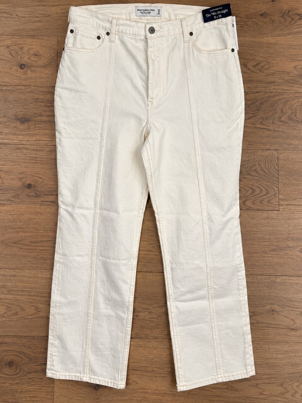 NWT Abercrombie 90’s Ultra High Rise Straight Winter White Cream Jean Size 33